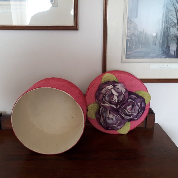 Decoupage Round Box - Pink with Purple cabbage roses - Very old. - Picture 3 of 5